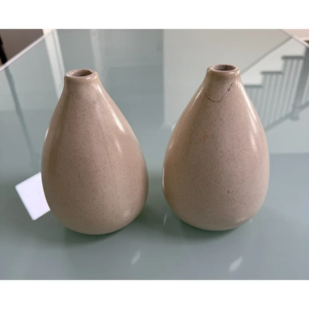 VTG Pair Ceramic Bud Vases‎ Beige 6.5 In Tall 4.5 round at base 1 Repair Vietnam